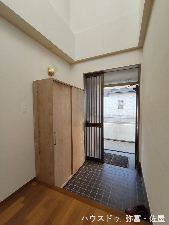 玄関廻りがすっきり片付くシューズボックス♪