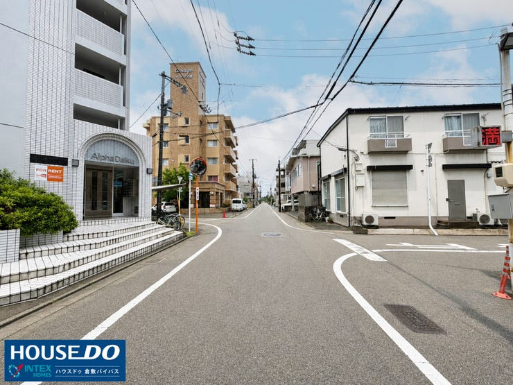 【利便施設が身近に揃う平坦な前面道路】
徒歩2分のコンビニをはじめ話題の商業施設杜の街グレースやスーパーも徒歩圏内に充実!平坦で歩きやすい前面道路なので毎日のお買い物やお出かけが快適に楽しめますね♪