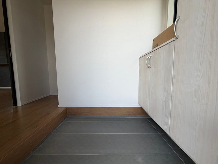 ご家族全員分の靴を収納できるシューズボックスもございます。