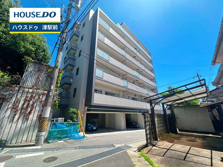 すっきりとしたデザインが印象的な外観。住宅性能表示制度に対応し、耐震性など住まいの基本性能にも配慮され、長く安心して暮らせる住まいです。