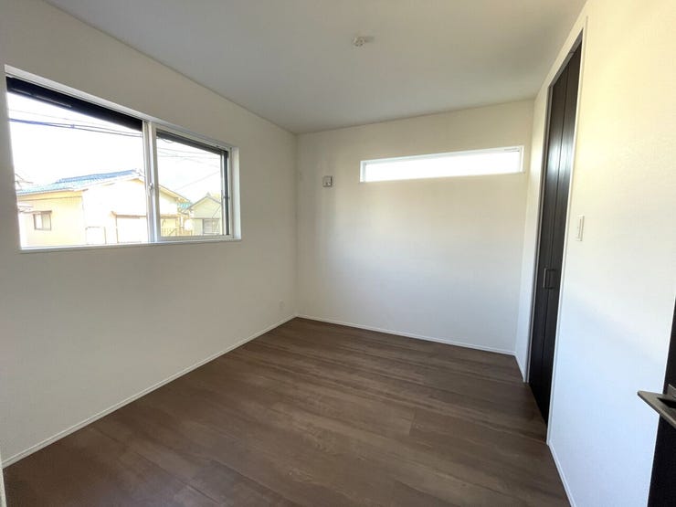 ◇洋室◇ 同仕様
2面採光のお部屋は明るく風通しが良いです♪
収納もしっかり出来ますよ!