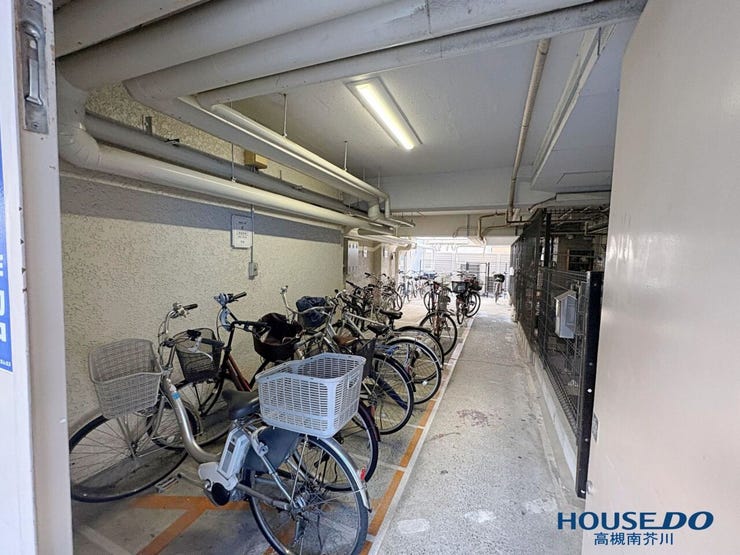 整然と並んだ自転車
自転車置き場の照明もLEDになっております