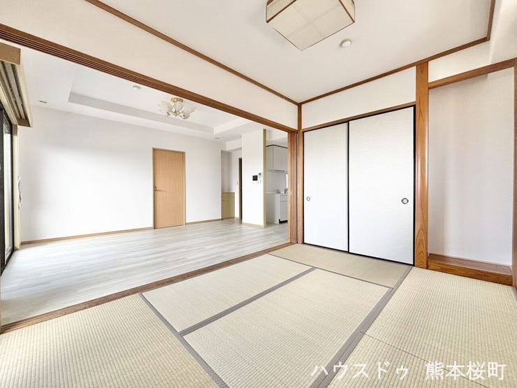 ■6帖和室■ゲストをもてなし、昼寝や家事にも使える、畳のぬくもりが心地よい多目的万能スペース。