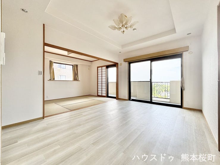 ■安らぎと笑顔の中心地■陽光が優しく降り注ぎ、会話が自然と弾む。ここでは、毎日が特別な時間へと変わります。