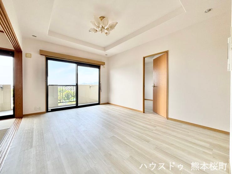 ■安らぎと笑顔の中心地■陽光が優しく降り注ぎ、会話が自然と弾む。ここでは、毎日が特別な時間へと変わります。