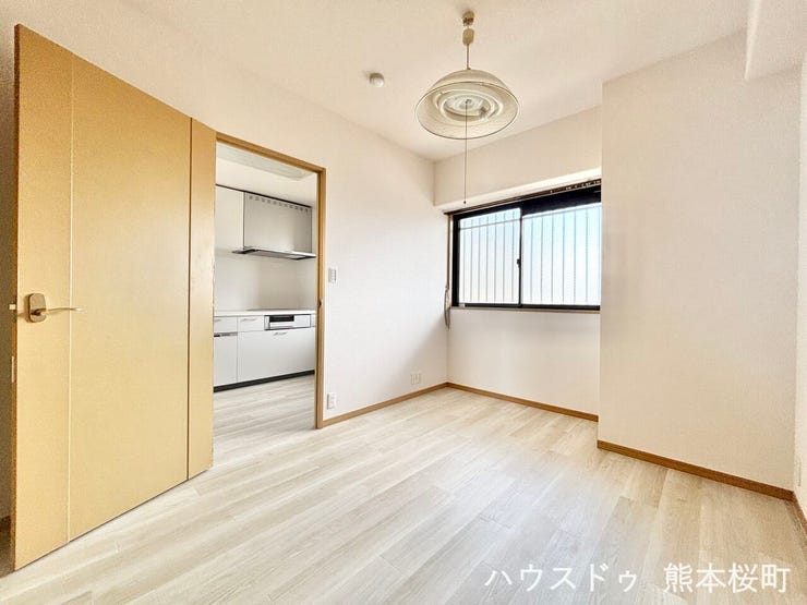 ■2階6帖洋室■寝室、書斎、趣味の部屋。家族の成長やライフスタイルに合わせ、様々な使い方ができる快適な空間です。