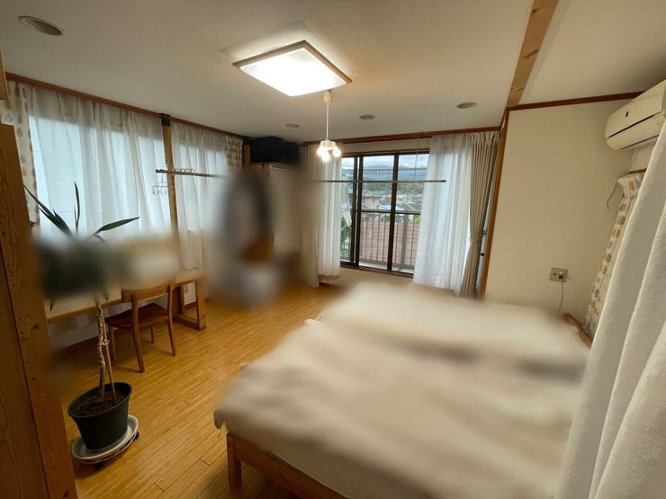 ゆとりある寝室で広々と使用できます^^