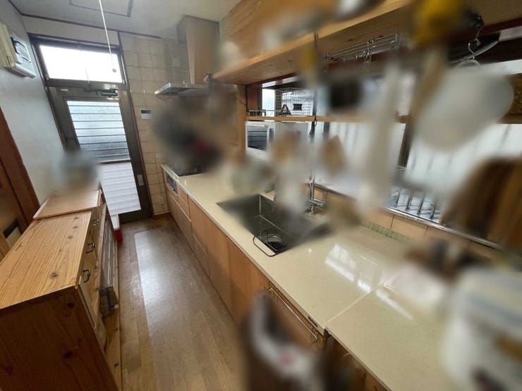 明るく広々とした開放的なキッチン。
収納棚も充実しており、調理器具や食材をたっぷり収納できます◎