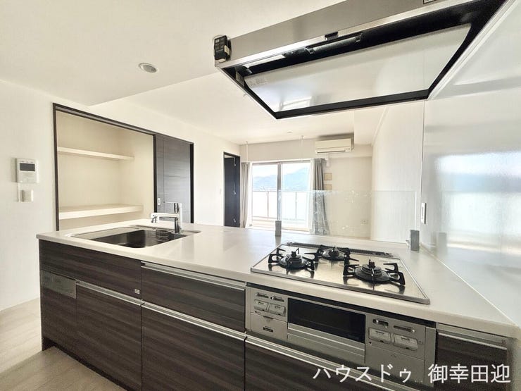 ■家族の「美味しい」が集まる舞台■高い機能性と美しいデザインを両立。料理する人も、待つ人も、笑顔になれる場所です。