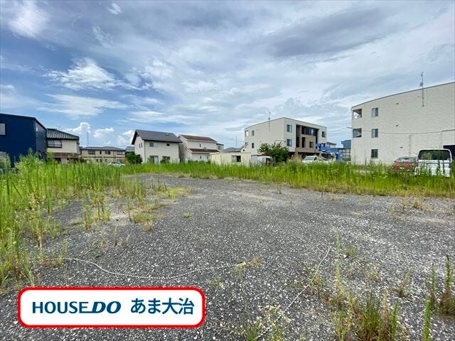 広いお庭や駐車場も可能なゆとりのある土地です。建築条件がないのでお好きなハウスメーカーでの建築が可能です。