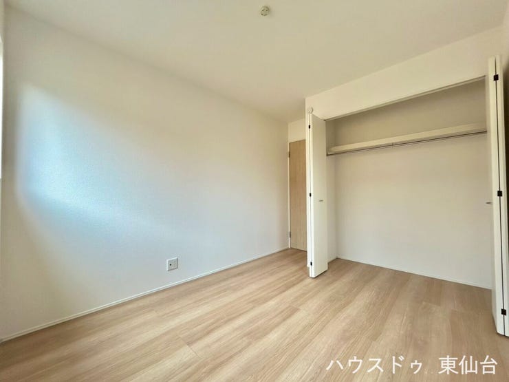 大きなクロゼットでお片付けが得意になれそうです♪