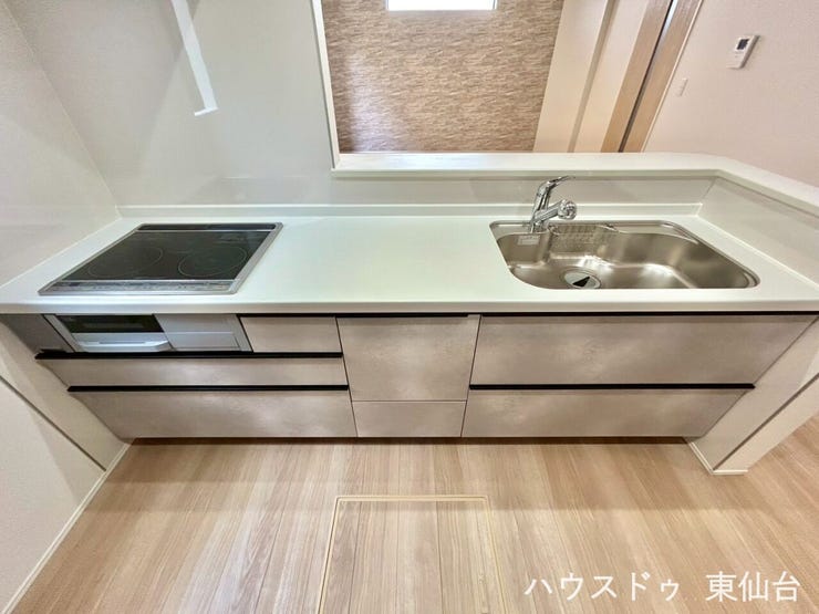 リビングと一体感のある開放的なレイアウト♪
IHクッキングヒーターで肝心のお片付けもパパっと完了です♪