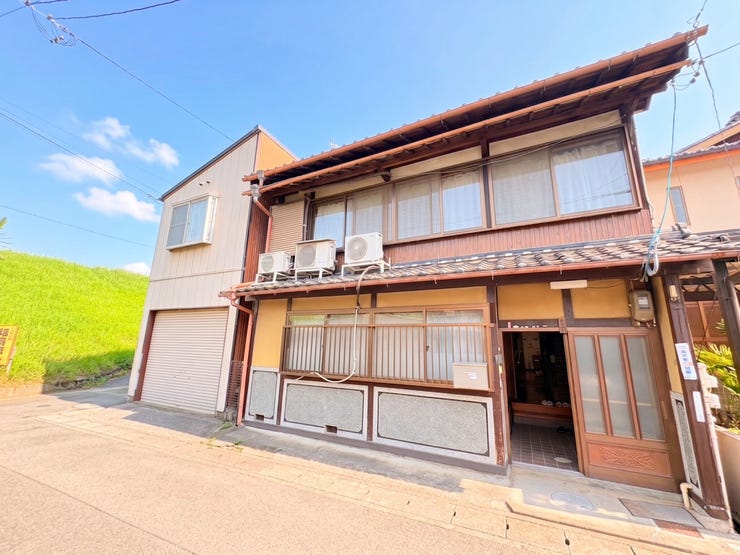 【外観】
内覧予約お待ちしております!写真や図面からは分からない細部までぜひ現地にてご体感ください♪
