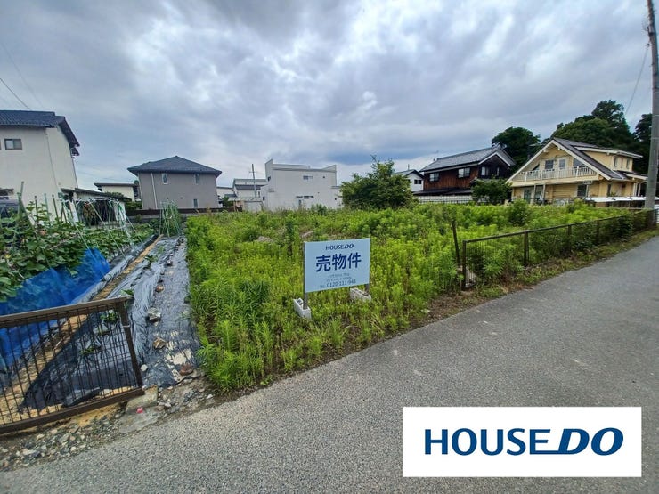 【外観】
交通量の少ない閑静な住宅街なので、静かに暮らしたい方にも子育て世代にもおすすめです。