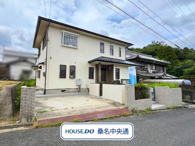 【外観】
桑名市野田のファミリーにおすすめの5LDK。小学校まで徒歩10分圏内と近いので登下校も安心です。