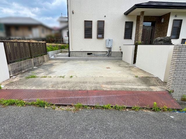 並列で2台の駐車ができるので、親戚やお友達が遊びに来ても大丈夫。