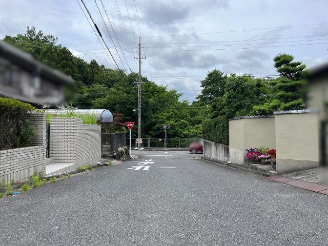 ●幅員約6m前面道路●道路幅が広く、向かいの住宅とも距離があるため日当たりも確保しやすいです