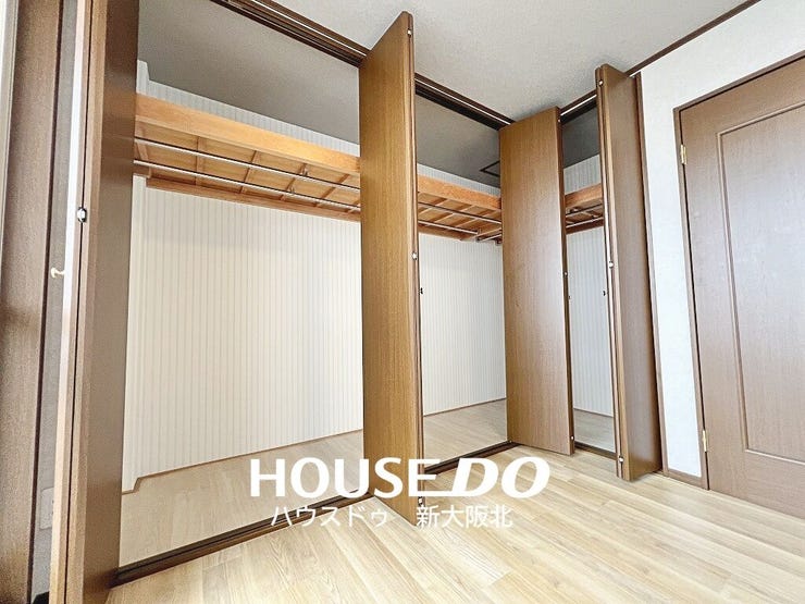 ■大容量のL字のクローゼット!
■お洋服はもちろん、小物や季節家電も収納できてお部屋がスッキリと片付きます!