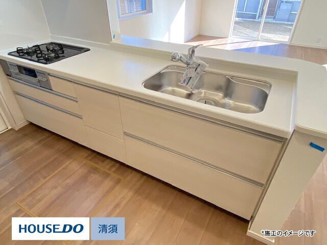 (キッチン施工例です)節湯対応水栓。レバー中央の位置で、水が出ます。水とお湯を使い分けて無意識なエネルギーのムダをカットします。