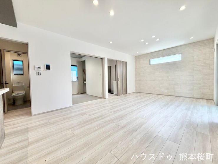 ■安らぎと笑顔の中心地■陽光が優しく降り注ぎ、会話が自然と弾む。ここでは、毎日が特別な時間へと変わります。