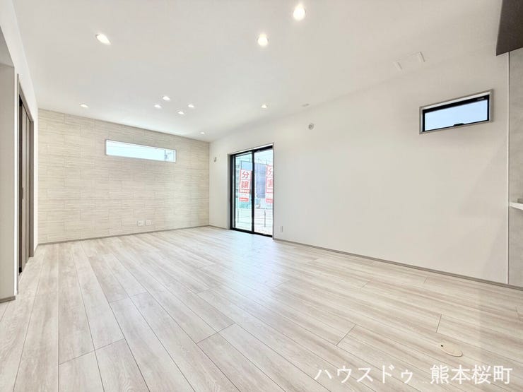 ■安らぎと笑顔の中心地■陽光が優しく降り注ぎ、会話が自然と弾む。ここでは、毎日が特別な時間へと変わります。