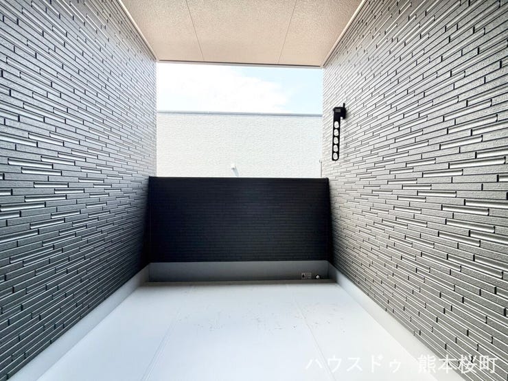 ■空の下の開放的な特等席■日光浴や読書、外の空気を感じながらリフレッシュ。暮らしを豊かにする、もう一つの心地よい空間です。