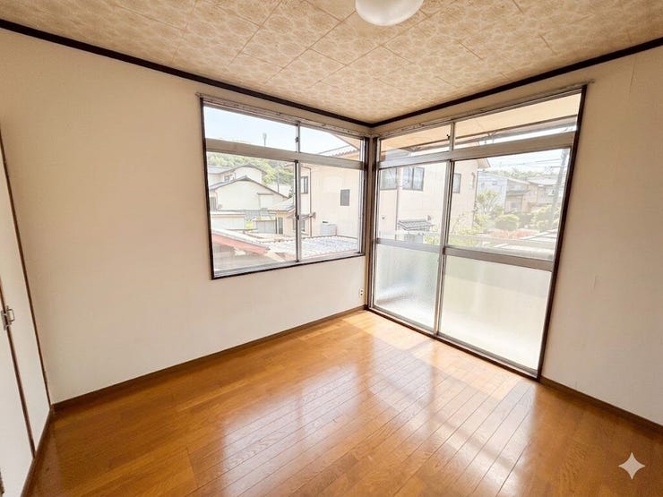 採光良好で明るい居室。寝室や子ども部屋など多用途に利用できます。