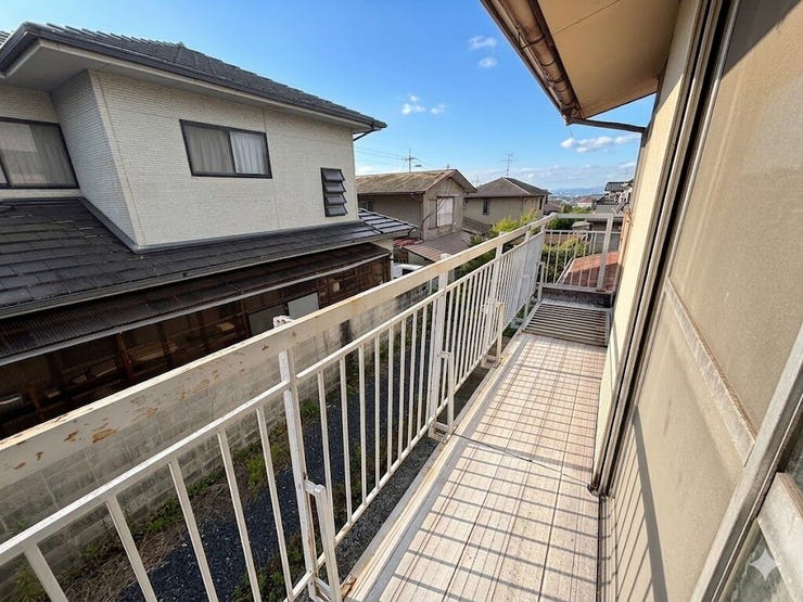 陽当たり・風通しともに良好で、洗濯物も気持ちよく乾きます。