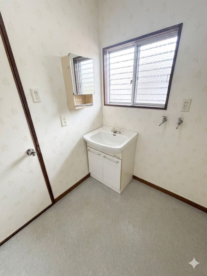 洗面室には自然光が入り、明るく気持ちよくお使いいただけます。
