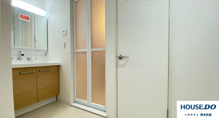 浴室の隣にトイレがあります♪