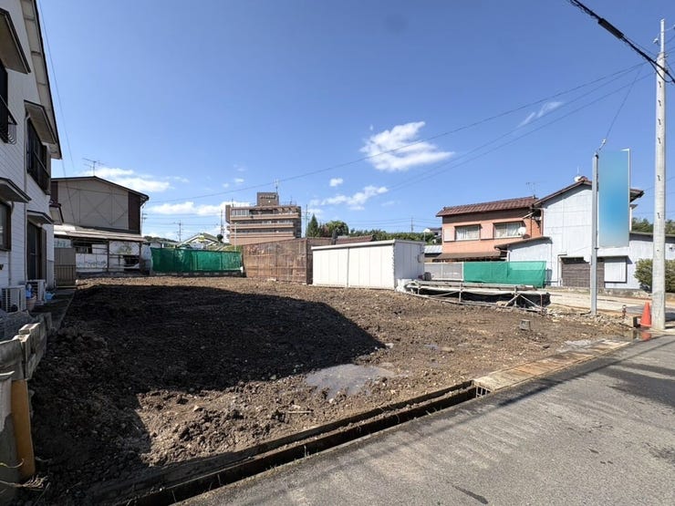 ◇外観写真◇
過ごす時間と共に刻々と表情を変えていく住まい、季節によってさまざまな表情を見せてくれるわが家は、時を重ね思いを紡ぐ場所です。ご家族の一家団欒を心ゆくまでお楽しみください。