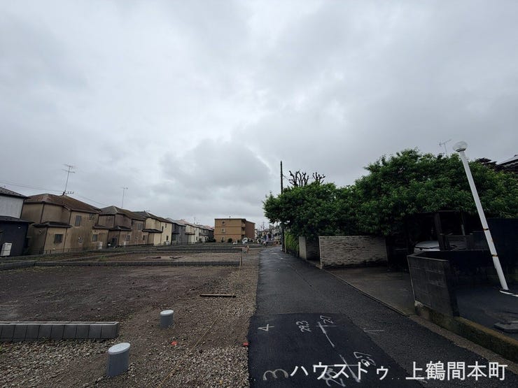 前面道路が整備された、毎日の暮らしに安心を与える住環境。