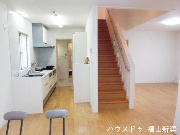 リビングに階段がありますので、家族の会話が増えてうれしい間取りですね♪