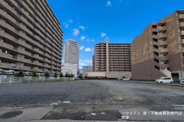 【外観】
■草津駅徒歩7分 × 土地約397坪 × 間口約28m の好立地■マンション用地、事業用に最適