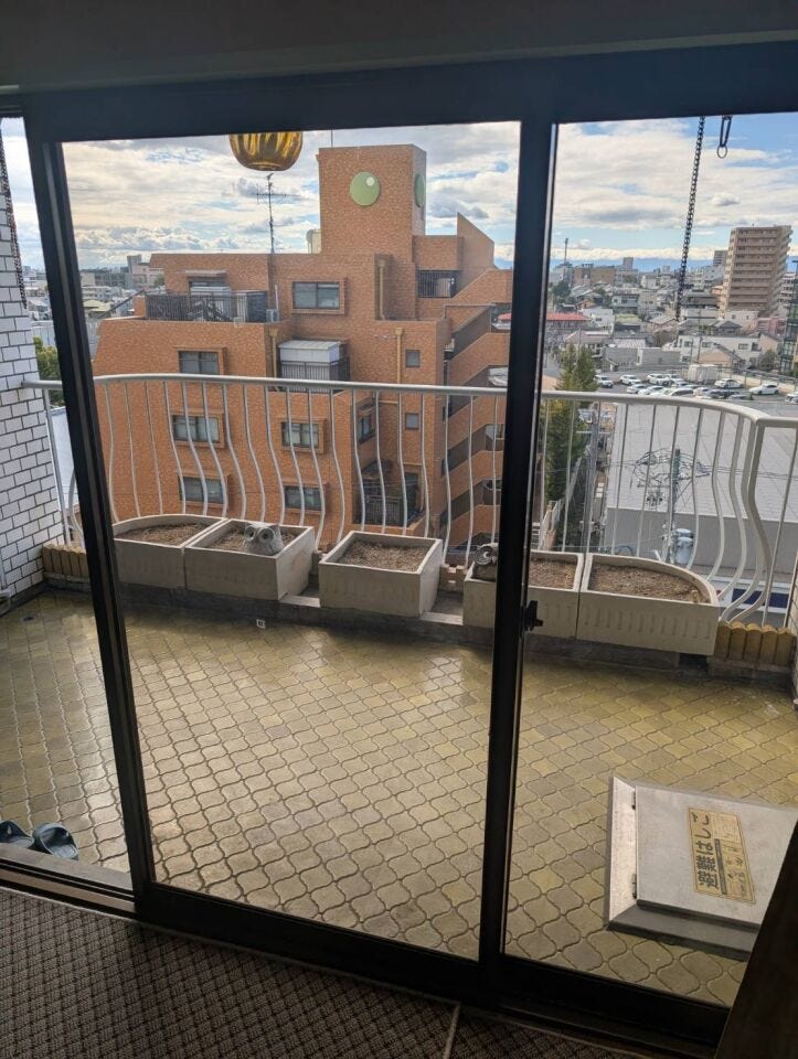 晴れた日には青空を望む、ゆとりのバルコニー空間