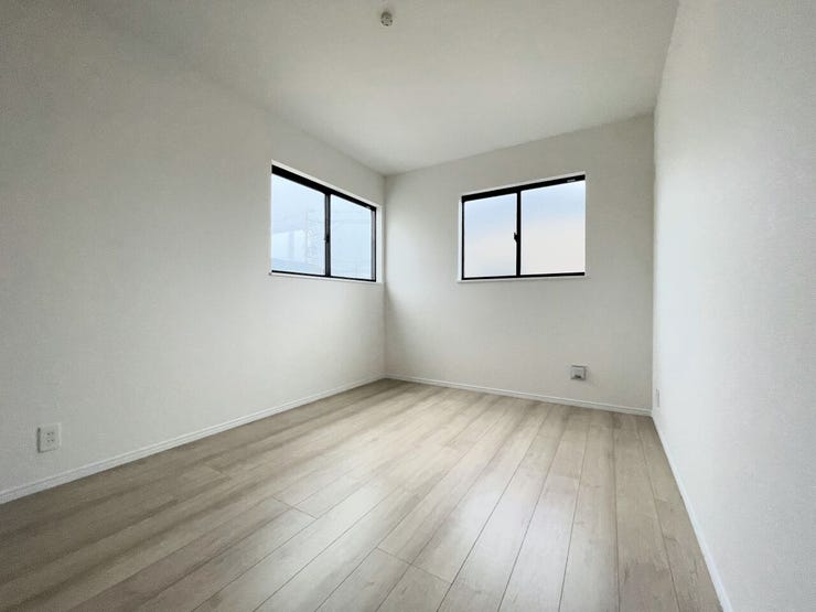 ◇洋室◇ 同仕様
2面採光のお部屋は明るく風通しが良いです♪
収納もしっかり出来ますよ!