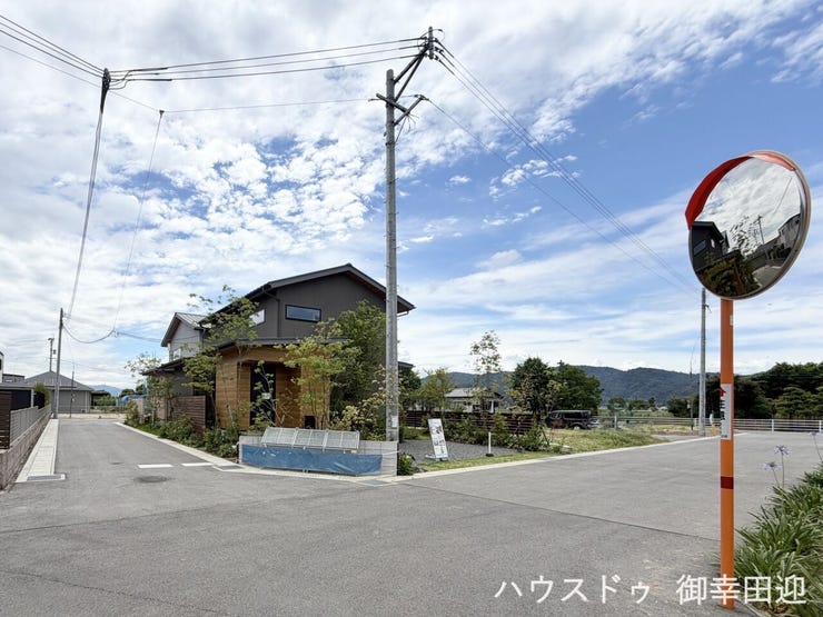 ■理想を叶える新しい暮らしの舞台■高いデザイン性と機能性を兼ね備えた住まい。ここで、家族の新しい物語が始まります。