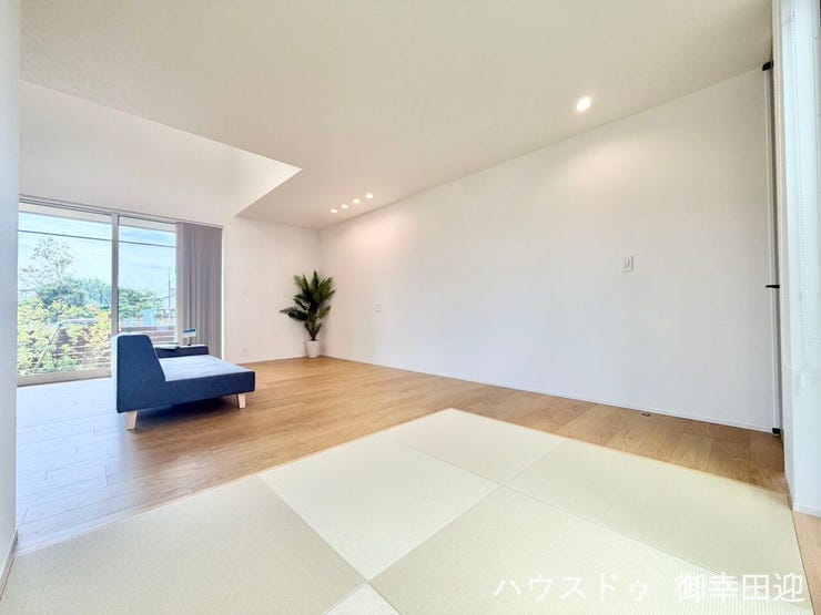 ■1階3.02帖畳スペース■ゲストをもてなし、昼寝や家事にも使える、畳のぬくもりが心地よい多目的万能スペース。