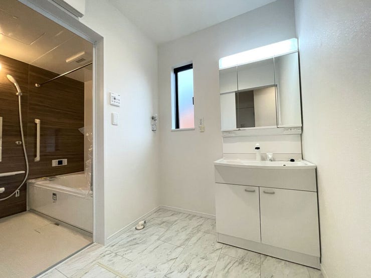 ◇洋室◇ 同仕様
2面採光のお部屋は明るく風通しが良いです♪
収納もしっかり出来ますよ!