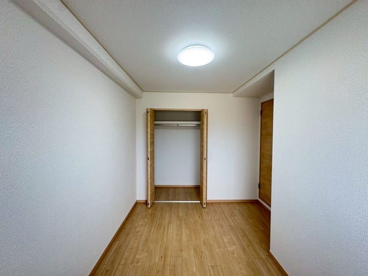 シンプルで無駄のないデザインの洋室です。ご家族一人ひとり、お好みの空間を作れます!