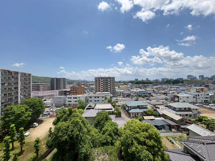 上層階8階部分のお部屋で、陽当り・通風・眺望も良好です!