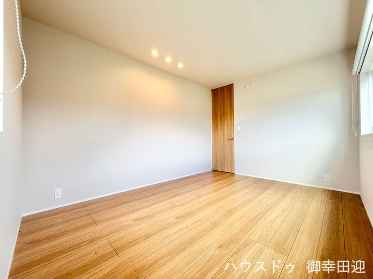 ■2階7.24帖洋室■心からリラックスできる静けさ、上質な眠りで、毎日をリセットします。明日への活力を養う空間です。