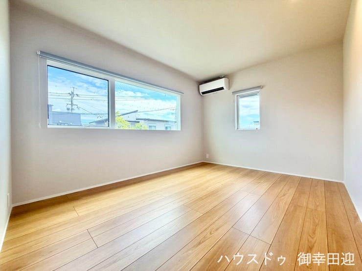 ■2階7.24帖洋室■心からリラックスできる静けさ、上質な眠りで、毎日をリセットします。明日への活力を養う空間です。
