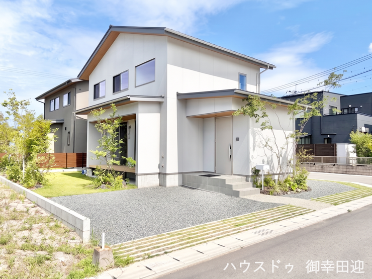 ■車と趣味の幅が広がる場所■単なる駐車スペースではない、洗車やタイヤ交換、DIYにも使える多目的な屋外スペースです。