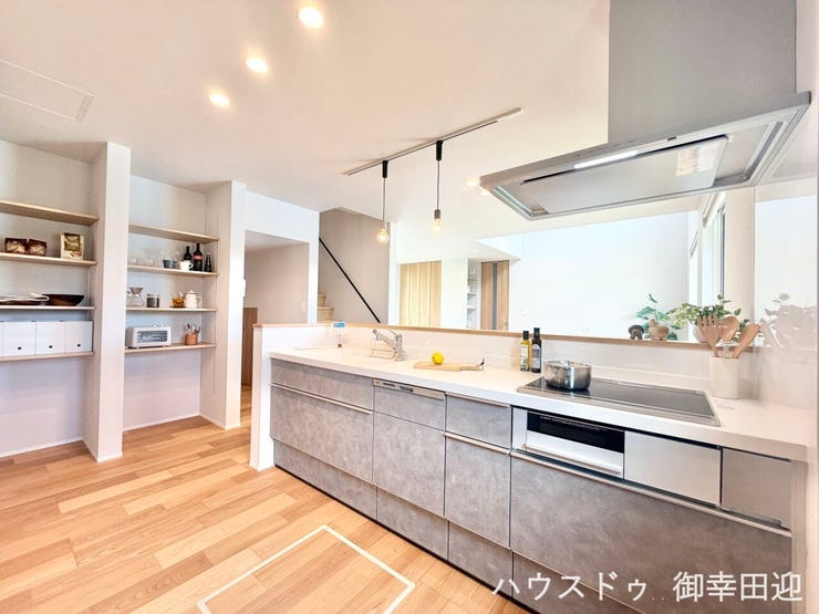 ■家族の「美味しい」が集まる舞台■高い機能性と美しいデザインを両立。料理する人も、待つ人も、笑顔になれる場所です。