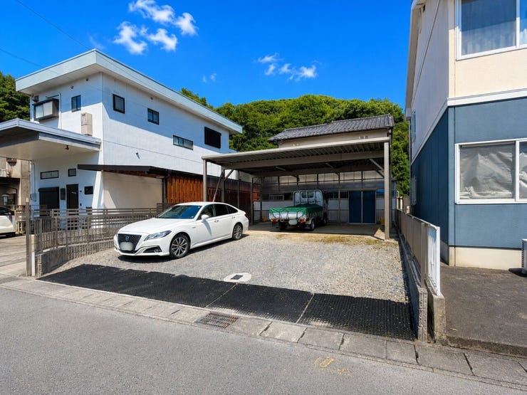 【北向きの土地】
北向きの土地は直射日光を受けにくいです!
そのため室内や駐車中の車が高温になりにくく、夏場でも比較的涼しく過ごすことができ、エアコンの効率も向上するため省エネ効果が期待できます♪