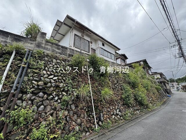 外観:高台にある中古戸建になります。