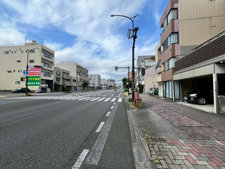 前面道路になります。