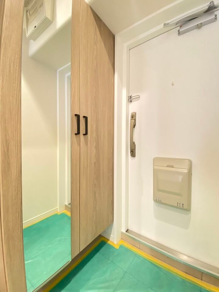 姿見付きの玄関収納