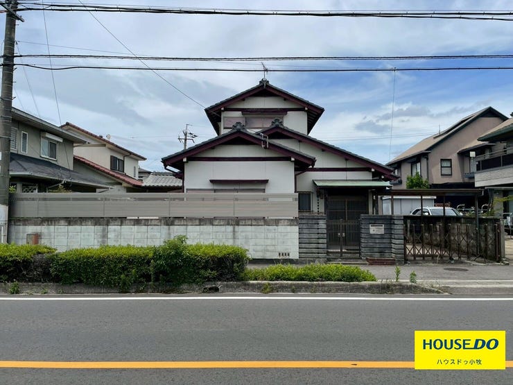 【外観】
【小牧市藤島】
広々とした敷地は60.21坪!
建築条件無しのためお好きなハウスメーカーで建てることが出来ます♪ドラッグストア、スーパーなど徒歩5分以内に施設が揃っているため暮らしやすい立地です♪